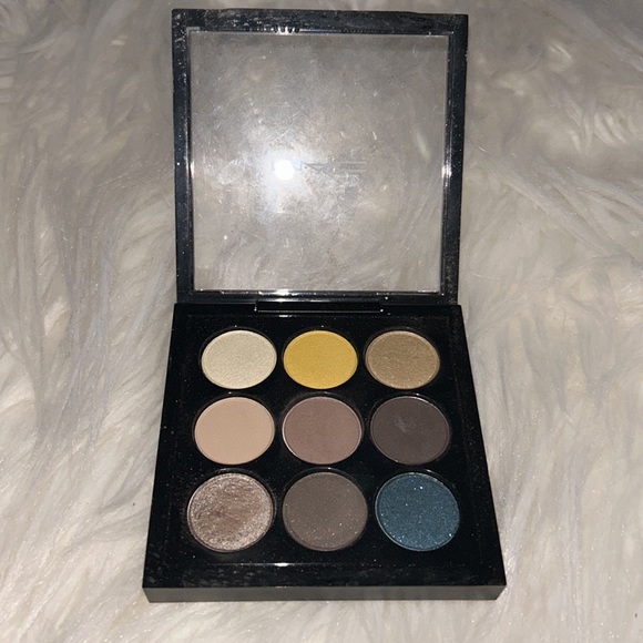 MAC Cosmetics Eye Shadow x 9 Palette She’s A Model - Picture 3 of 3